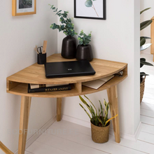 Lae piltide sirvija tammepuidust arvutilaud