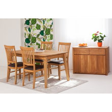 Lae piltide sirvija kandiline laud kööki