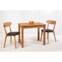 Lae piltide sirvija söögilaud õlitatud